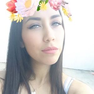 Meet your Posher, Doralia